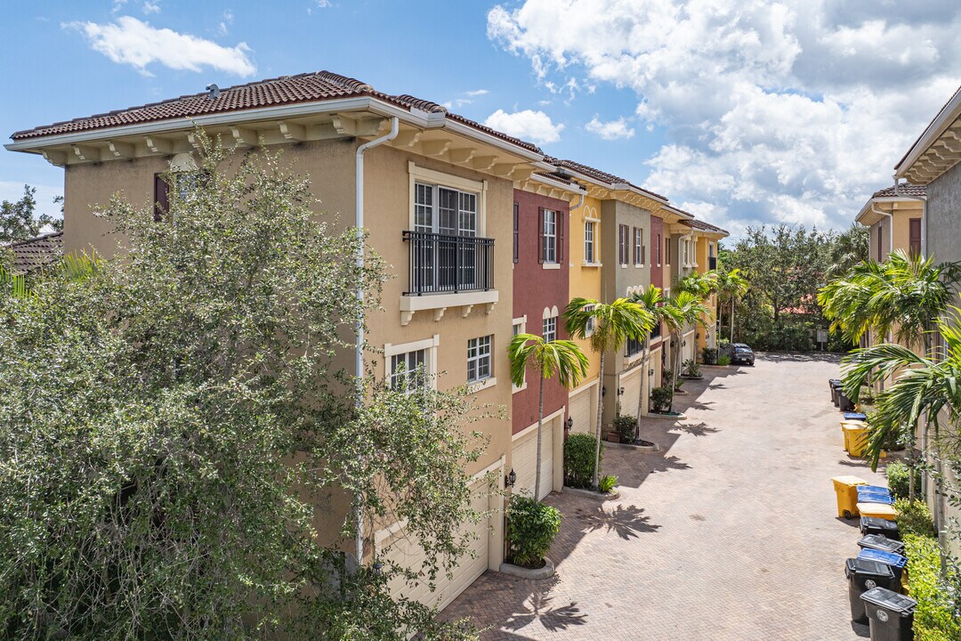 Cloisters of Lakeworth in Lake Worth, FL - Building Photo