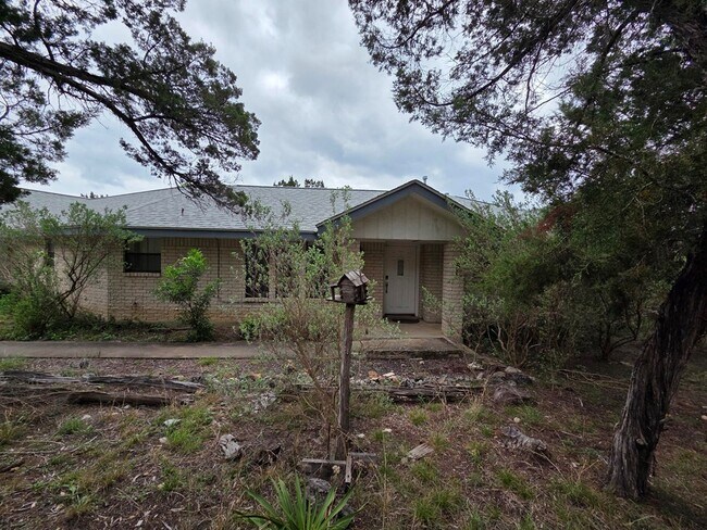 335 Goat Creek Cutoff Rd W in Kerrville, TX - Building Photo - Building Photo