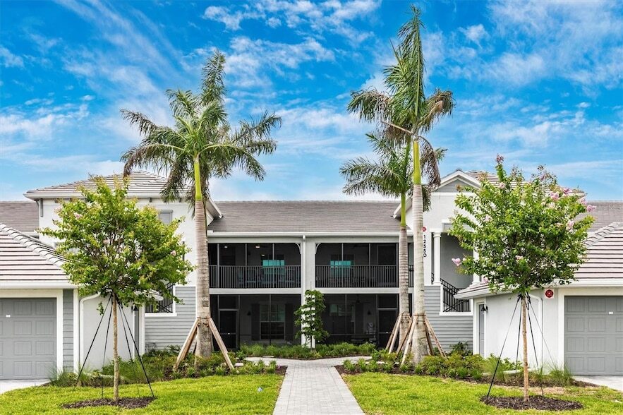 12550 Galapagos Ct, Unit 204 in Venice, FL - Building Photo