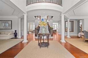 1 Augusta Ct in Harrison, NY - Building Photo