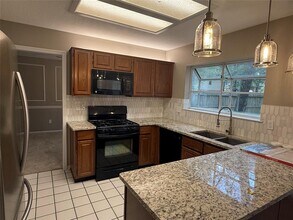 3810 Babbling Creek Dr in Houston, TX - Building Photo - Building Photo