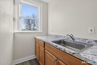 38 Bristol St in West Haven, CT - Building Photo - Building Photo