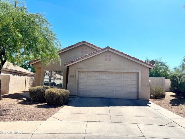 property at 4205 E Raven Rd