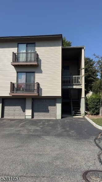 1714 Spruce Hills Dr in Glen Gardner, NJ - Building Photo