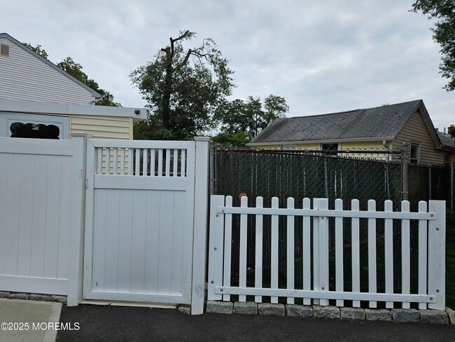 47 Collins St in Keansburg, NJ - Building Photo - Building Photo