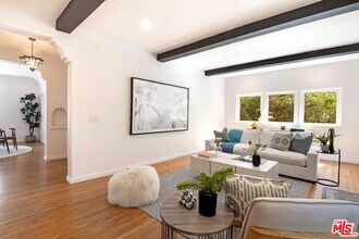 1049 S Hayworth Ave in Los Angeles, CA - Building Photo - Building Photo