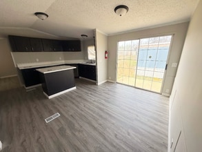 4916 Brown Station Rd in Columbia, MO - Foto de edificio - Building Photo