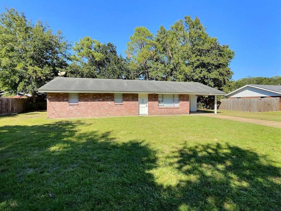 102 Elliott Pl in Ocean Springs, MS - Building Photo