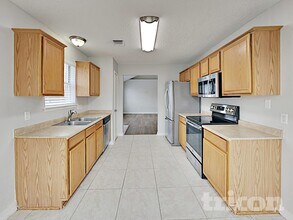 7032 Rovato Dr in Arlington, TX - Foto de edificio - Building Photo