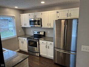 627 San Carlos Dr in Greenwood, IN - Building Photo - Building Photo