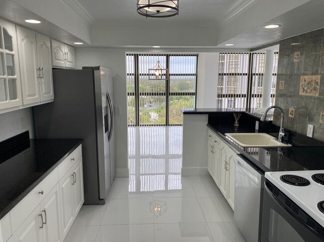 property at 400 Leslie Dr