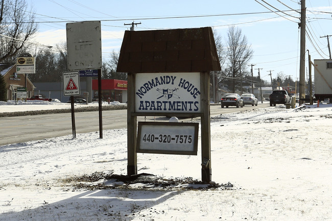 Normandy House Apartments in Amherst, OH - Foto de edificio - Building Photo