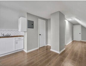 3610 E 140th St, Unit 3rd Floor in Cleveland, OH - Building Photo - Building Photo