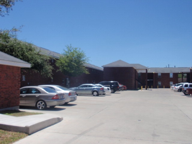 Hibiscus Apartments in McAllen, TX - Foto de edificio - Building Photo