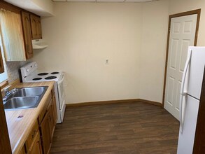 226 E Hyde Park Ave, Unit 226 in St. Joseph, MO - Building Photo - Building Photo