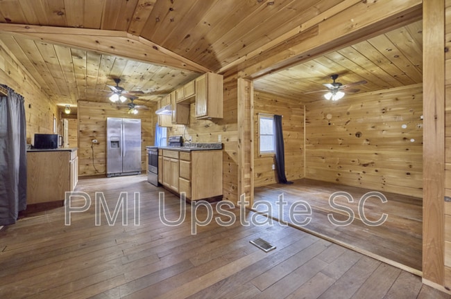 573 Singing Pines Rd in Seneca, SC - Building Photo - Building Photo