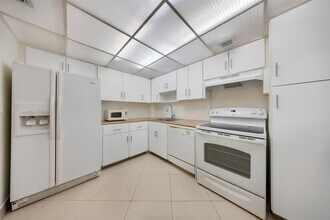 2850 N Palm Aire Dr in Pompano Beach, FL - Building Photo - Building Photo