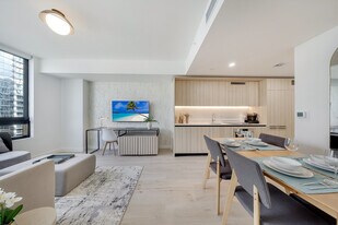 225 N Miami Ave in Miami, FL - Building Photo