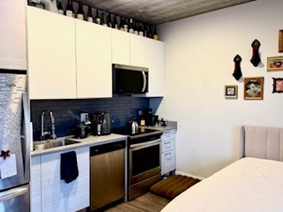 2407 W Eastwood Ave, Unit 304 in Chicago, IL - Building Photo - Building Photo