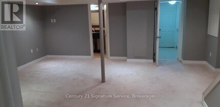 2900 Tradewind Dr in Mississauga, ON - Building Photo - Building Photo