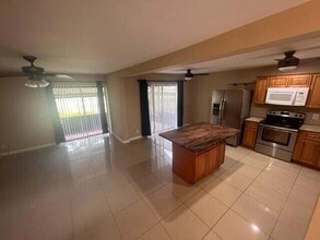 7200 NW 2nd Ave in Boca Raton, FL - Building Photo - Building Photo