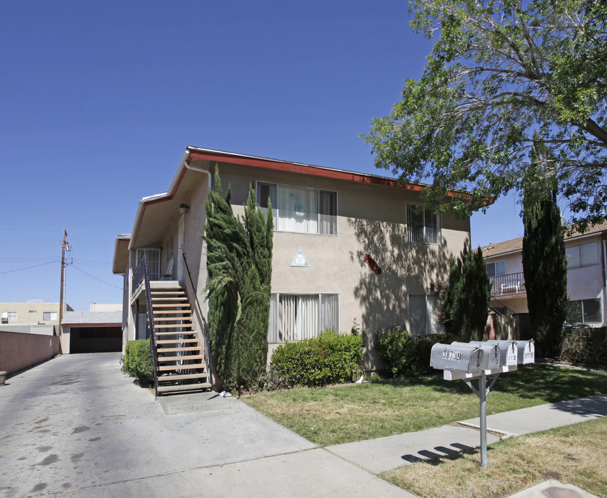 38739 5th St E in Palmdale, CA - Building Photo