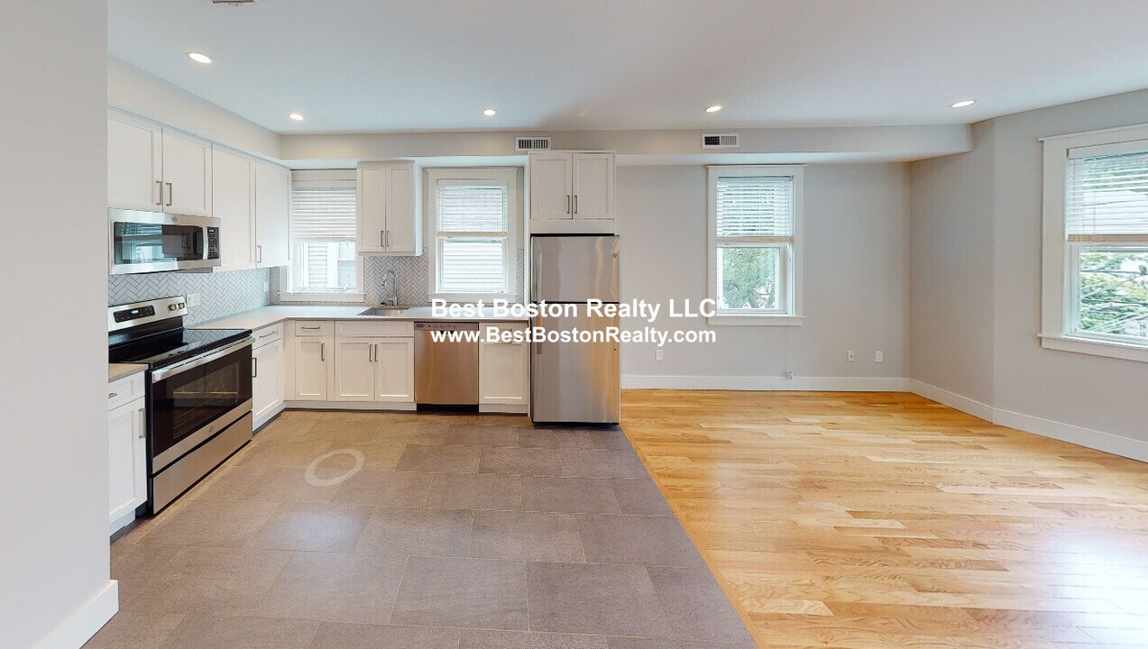 70 Spring St, Unit 2 in Cambridge, MA - Building Photo