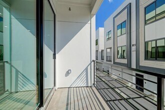 4932 Old Spanish Trl-Unit -C301 in Houston, TX - Building Photo - Building Photo