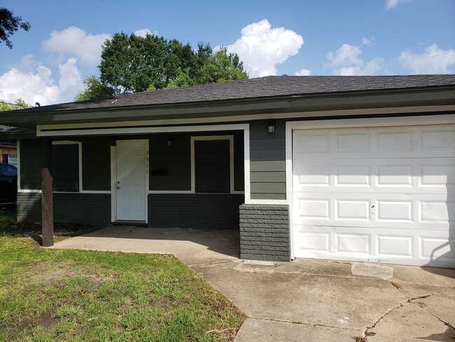 2911 Ave G in Nederland, TX - Building Photo - Building Photo