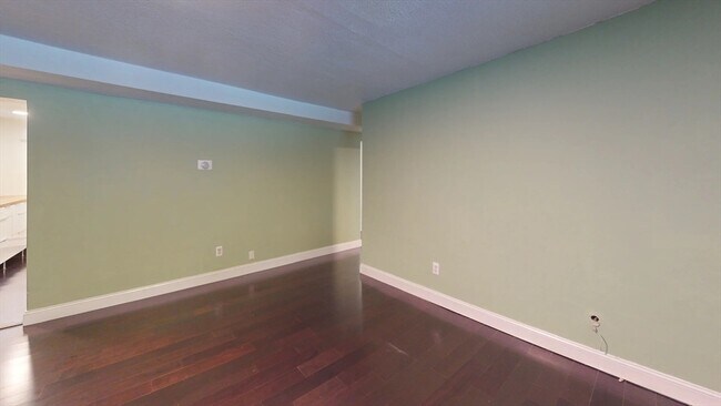 31 Westgate Rd, Unit 1 in Boston College, MA - Foto de edificio - Building Photo