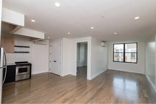 333 Cypress Ave, Unit 3 in Bronx, NY - Building Photo