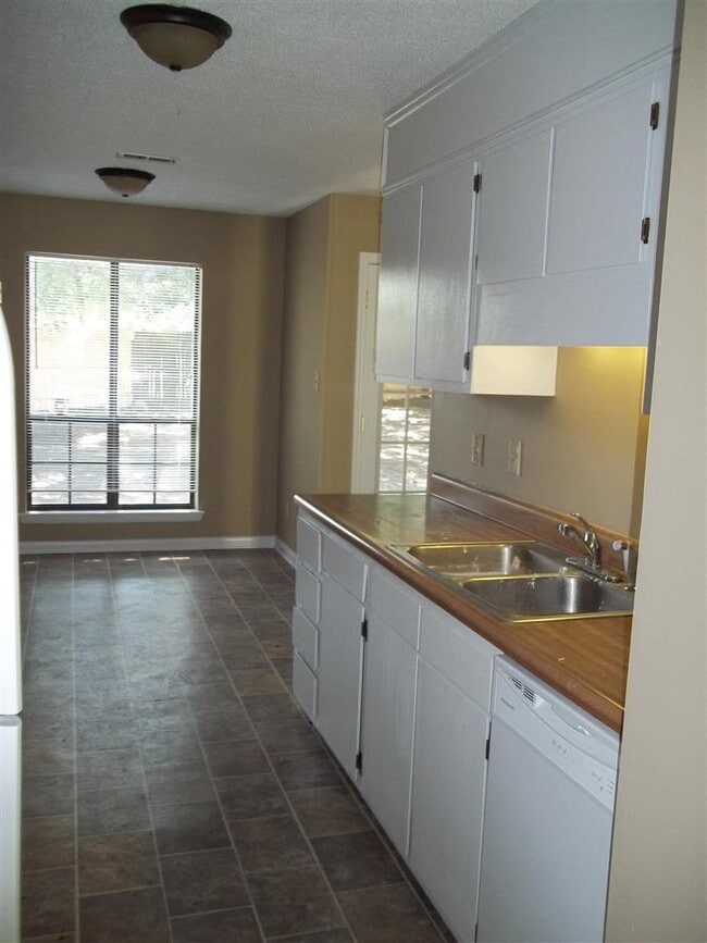 105 Marvin Dr in Spring Lake, NC - Building Photo - Building Photo