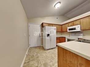 136 Trickle Dr in Summerville, SC - Building Photo - Building Photo