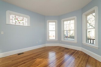 98 Elm St, Unit #1 in Somerville, MA - Building Photo - Building Photo