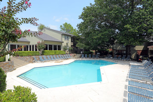 Yacht Club Apartments