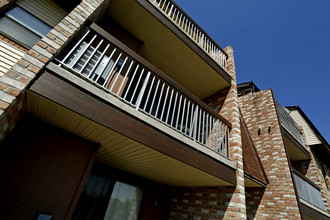 Hillside Garden Apartments in Keasbey, NJ - Foto de edificio - Building Photo