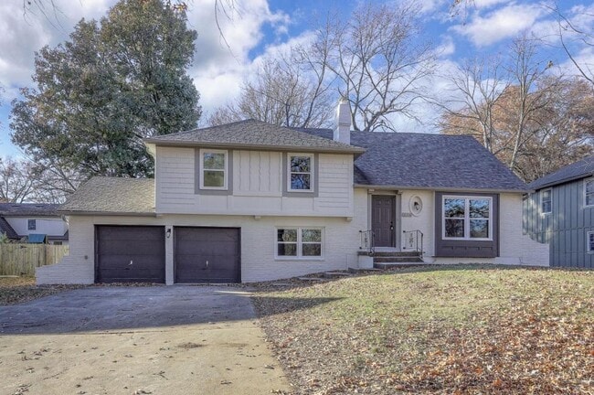 10216 Lamar Ave in Overland Park, KS - Building Photo - Building Photo