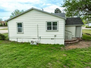 2423 Phoenix Ave in Fort Smith, AR - Building Photo - Building Photo