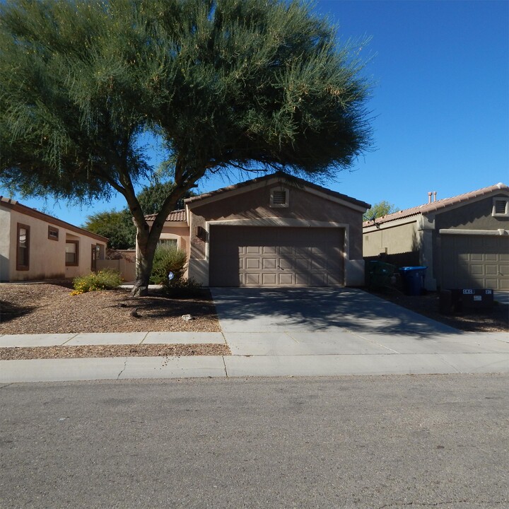 14872 S Paseo Puente a Las Estrellas in Sahuarita, AZ - Building Photo