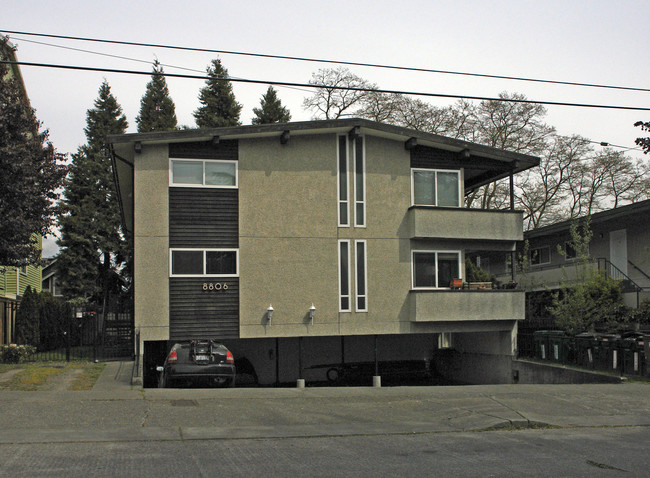 8806 Nesbit Ave N in Seattle, WA - Building Photo - Building Photo