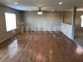 5455 Sandy Shell Dr in Apollo Beach, FL - Building Photo - Building Photo