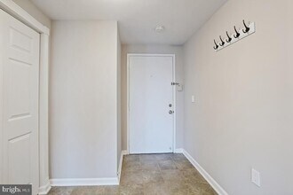 18010 Chalet Dr-Unit -203 in Germantown, MD - Building Photo - Building Photo