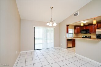 1511 SE 33rd St in Cape Coral, FL - Foto de edificio - Building Photo