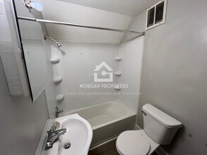 832 E 7th St in Anderson, IN - Foto de edificio - Building Photo