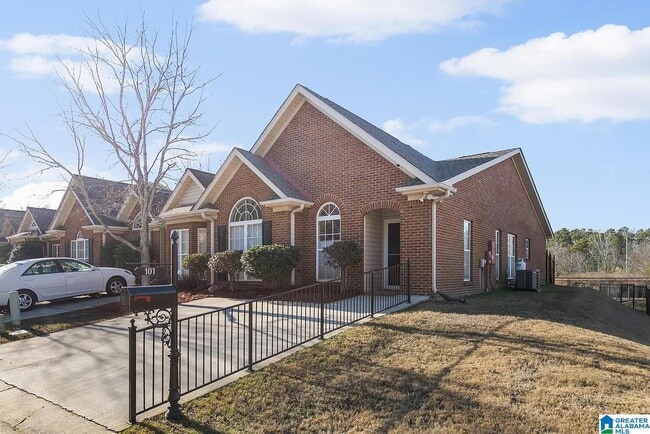 101 Hayesbury Ln in Pelham, AL - Building Photo - Building Photo