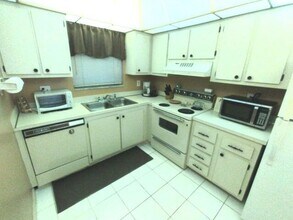 2181 Woolbright Rd in Boynton Beach, FL - Building Photo - Building Photo