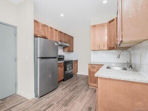 409 Warburton Ave in Yonkers, NY - Building Photo - Building Photo