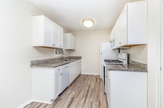 1208 82nd Ave N in Minneapolis, MN - Building Photo - Building Photo