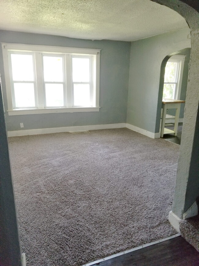 8200 Wayne Ave in Kansas City, MO - Building Photo - Building Photo