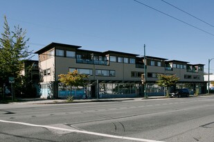 2389 Charles St in Vancouver, BC - Building Photo